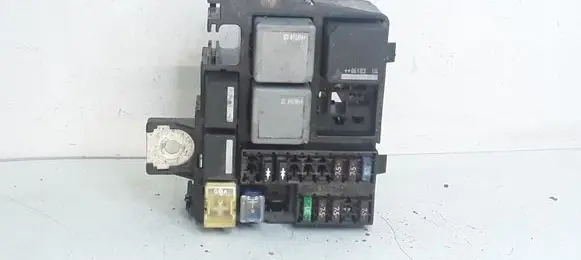 Ford Mondeo Mk III Fuse module 545049
