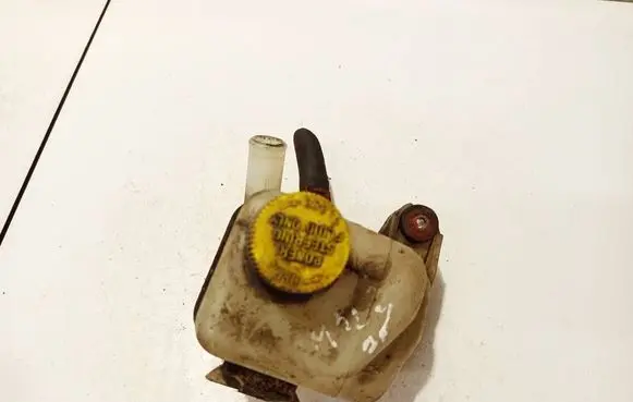 Mazda 323 Power steering fluid tank/reservoir 