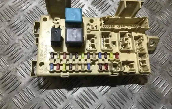 Toyota Avensis T250 Fuse box set 05072209375301 4290545451