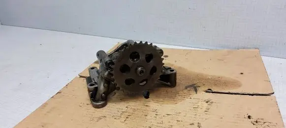 Volkswagen Transporter - Caravelle T5 Oil pump 038115105D