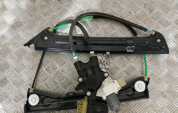BMW M4 F82 F83 Front door window regulator with motor 7281624 7352748