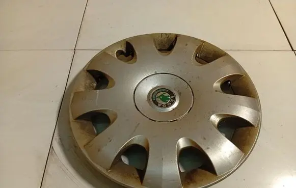 Skoda Octavia Mk2 (1Z) R15 wheel hub/cap/trim 1Z0601147A