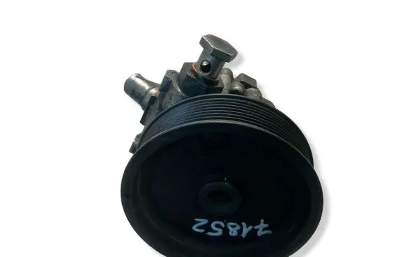 Mercedes-Benz ML W164 Power steering pump A0044668301