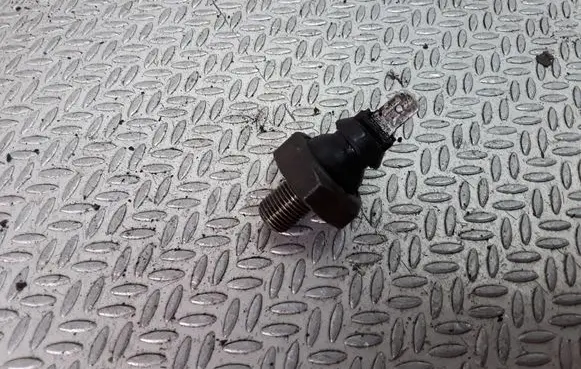 Audi A4 S4 B5 8D Oil pressure sensor 