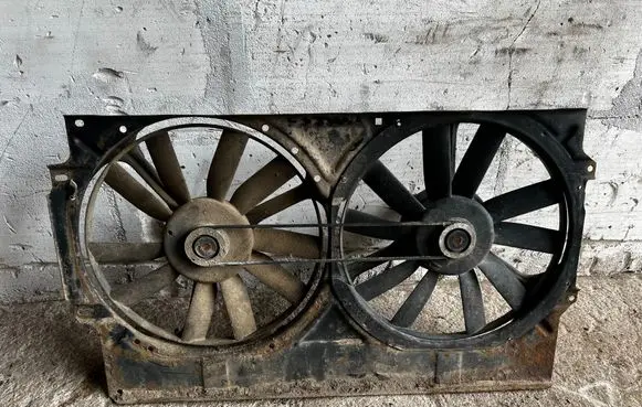 Volkswagen PASSAT B3 Radiator cooling fan shroud 357121207G 357959455F
