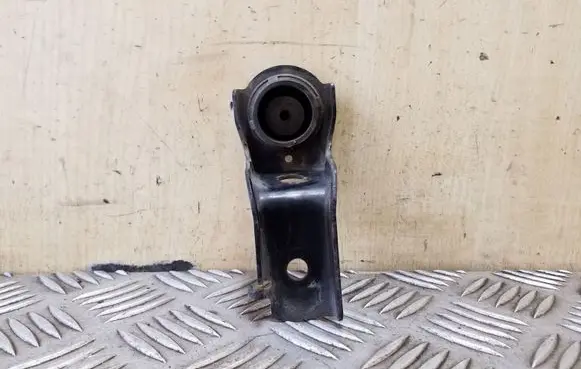 Radiator mount bracket