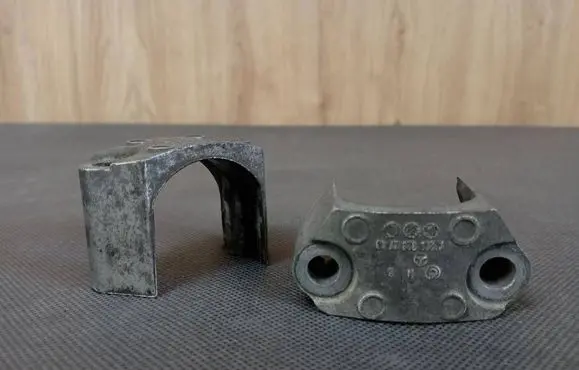 Mercedes-Benz CLK A209 C209 Sway bar bush bracket, front A2033232741 2033232741