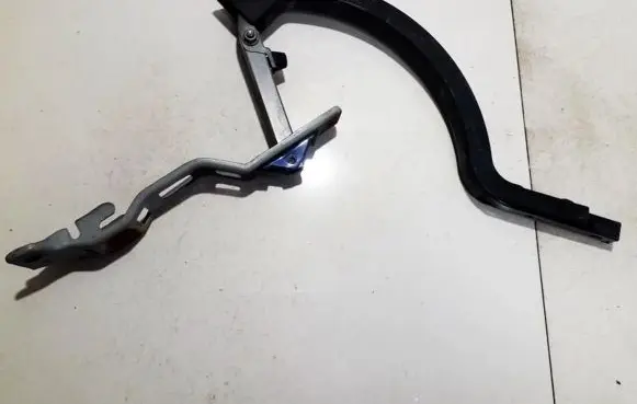 Tailgate/trunk/boot hinge