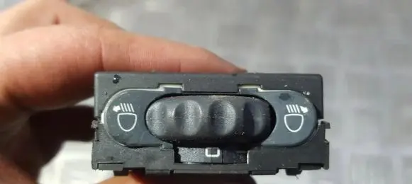 Renault Clio II Headlight level height control switch 820006042