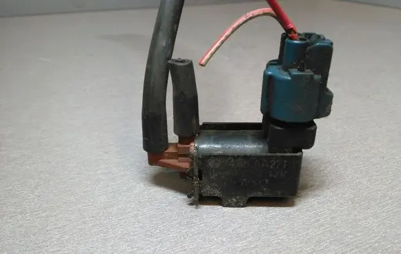 Subaru Legacy Turbo solenoid valve 14774AA271 1846000350