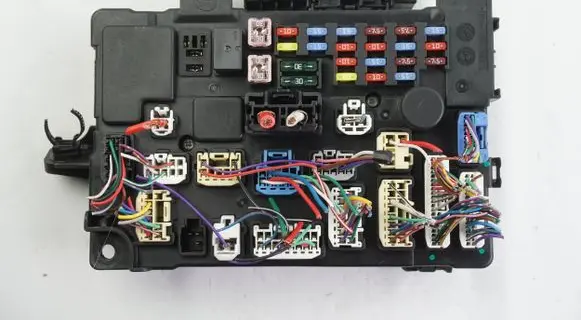 Mitsubishi Outlander Fuse module 8637A881 L8637011A L8637011S