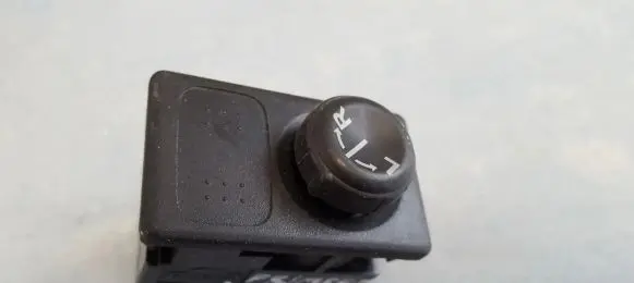 Nissan Primera Wing mirror switch