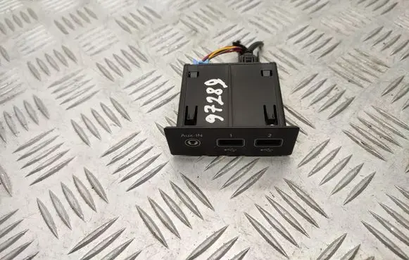 Renault Zoe USB socket connector 280231553R
