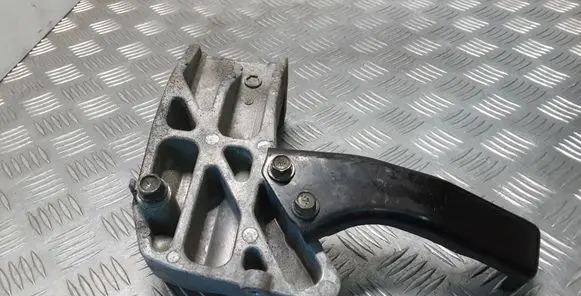 Mitsubishi Outlander Engine mounting bracket
