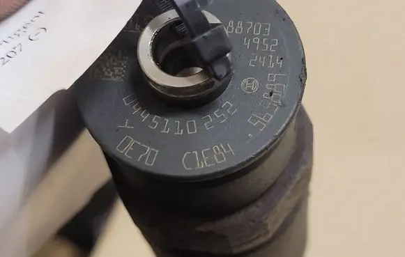 Peugeot 207 Fuel injector 0445110252