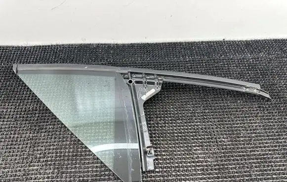 BMW Z3 E36 Front vent window/glass (coupe) E243R000711