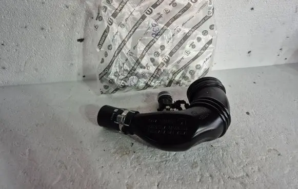 Fiat 500L Turbo air intake inlet pipe/hose 51897510 68360737AA