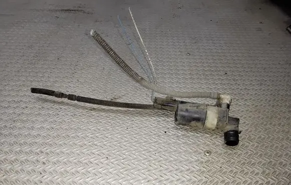 Peugeot 807 Windscreen/windshield washer pump 9632984980
