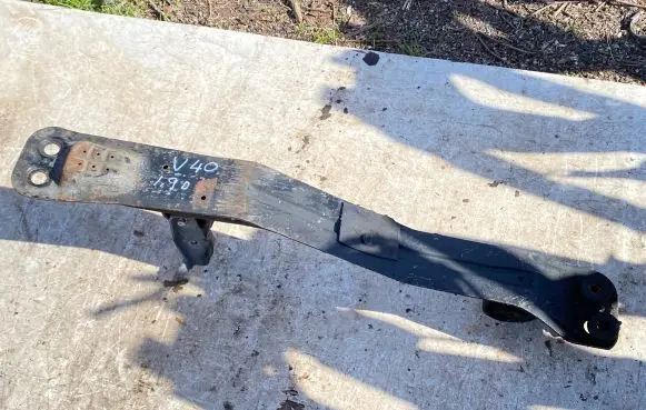 Volvo S40, V40 Front subframe