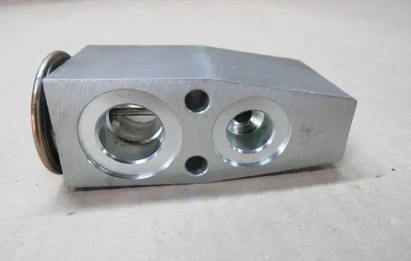 Opel Insignia B Air conditioning (A/C) expansion valve 