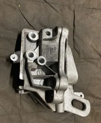 Ford Focus Engine mounting bracket BM5G6F001A