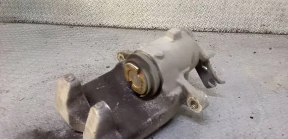 Opel Insignia A Rear brake caliper 