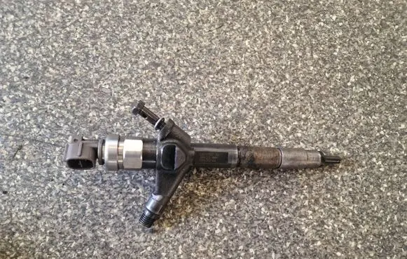 Nissan Primera Fuel injector AW400AW4