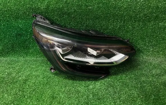 Renault Megane IV Headlight/headlamp 260103857R