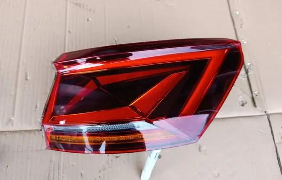 Volkswagen Touareg III Rear/tail lights 760945208A 18674F 203871965