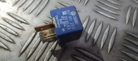 Volkswagen Golf III Other relay 857951253 899663