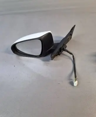 Toyota Yaris Front door electric wing mirror 