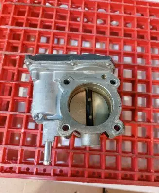 Lexus CT 200H Throttle valve 2203037060 5J09 G1873