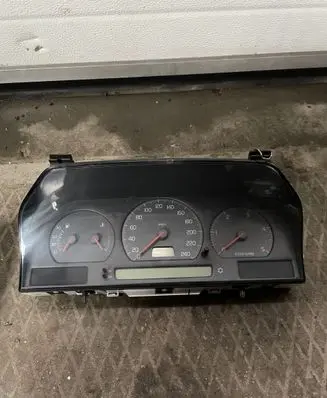 Volvo S70 V70 V70 XC Speedometer (instrument cluster) 9168386 69794700T 9168144
