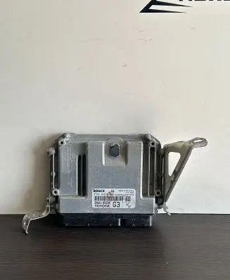 Toyota Avensis T270 Engine control unit/module 8966105G30 8575537 1039T04940