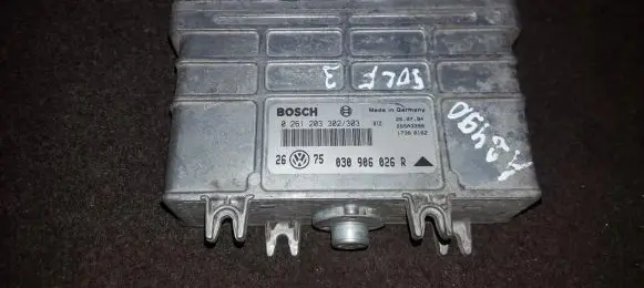 Volkswagen Golf III Engine control unit/module 0261203302 0261203303