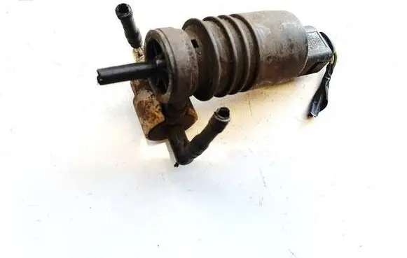 Volkswagen PASSAT B5 Windscreen/windshield washer pump 1j0973722