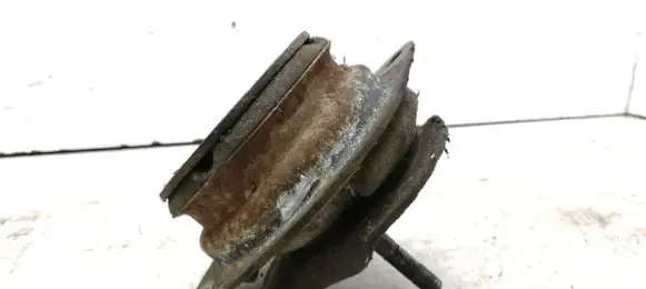 Engine mount bracket