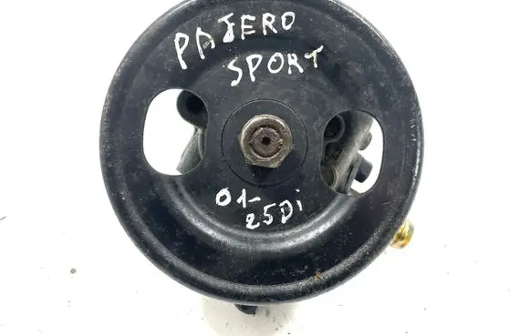 Mitsubishi Pajero Sport I Power steering pump MR448507 08238015