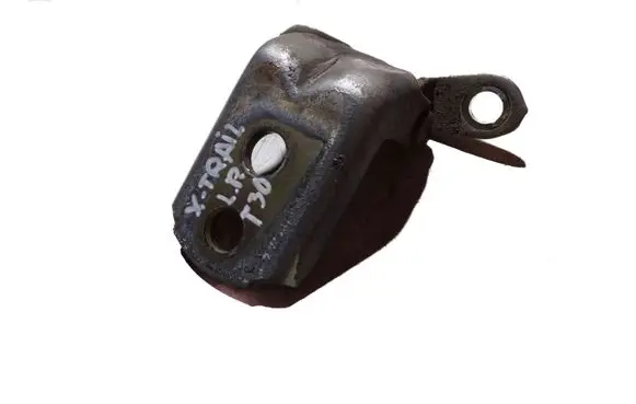 Nissan X-Trail T30 Front door upper hinge