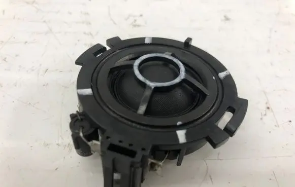 Front door high frequency speaker