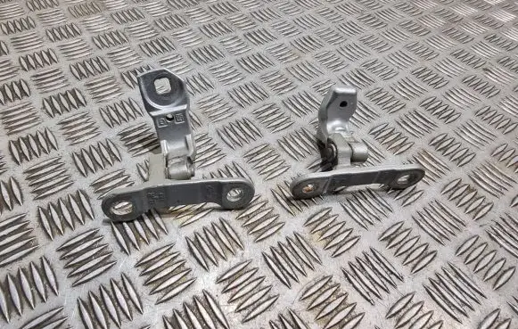 Rear door hinge set
