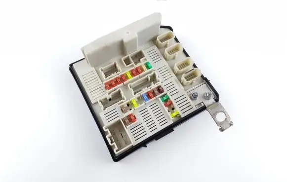 Renault Kangoo II Fuse module 8201044235 8201044235--C 50J713F00