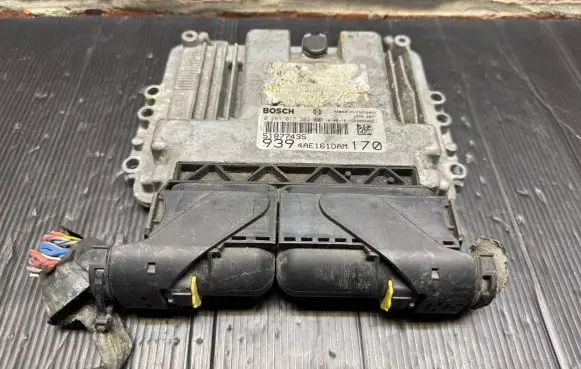 Alfa Romeo 159 Engine control unit/module 51877435 0281017303 4AE161DAM