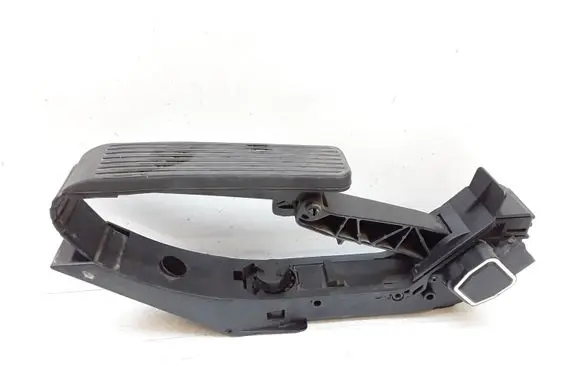Mercedes-Benz S W220 Accelerator throttle pedal A2203000004