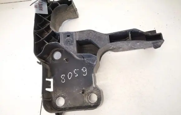 Renault Megane II Front bumper mounting bracket 8200137495