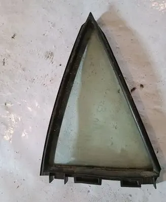 Toyota Auris 150 Rear vent window glass 