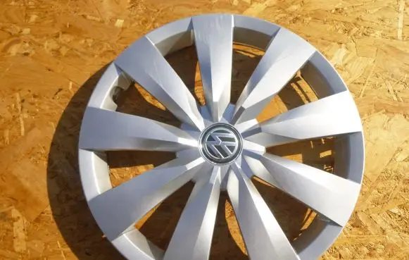 Volkswagen Touran III R16 wheel hub/cap/trim 5TA601147A