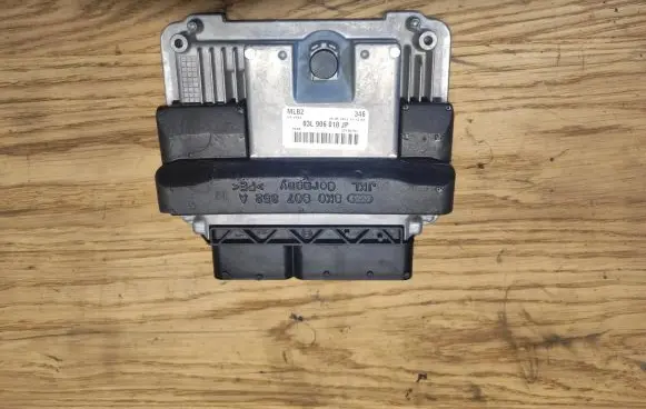 Audi A5 8T 8F Engine control unit/module 8K0907352A 8L0906180
