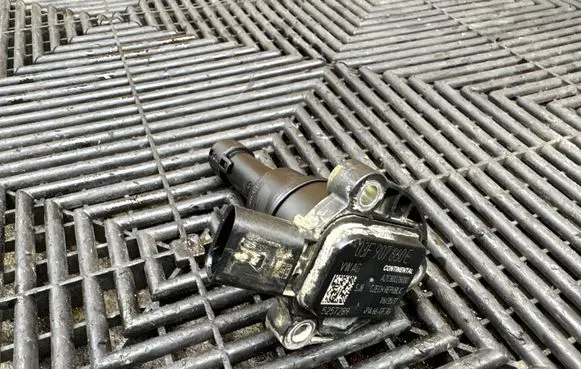 Volkswagen Tiguan Allspace Oil level sensor 03F907660E