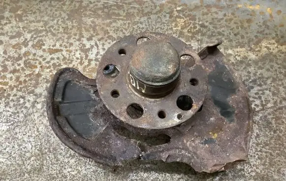 Rear wheel hub